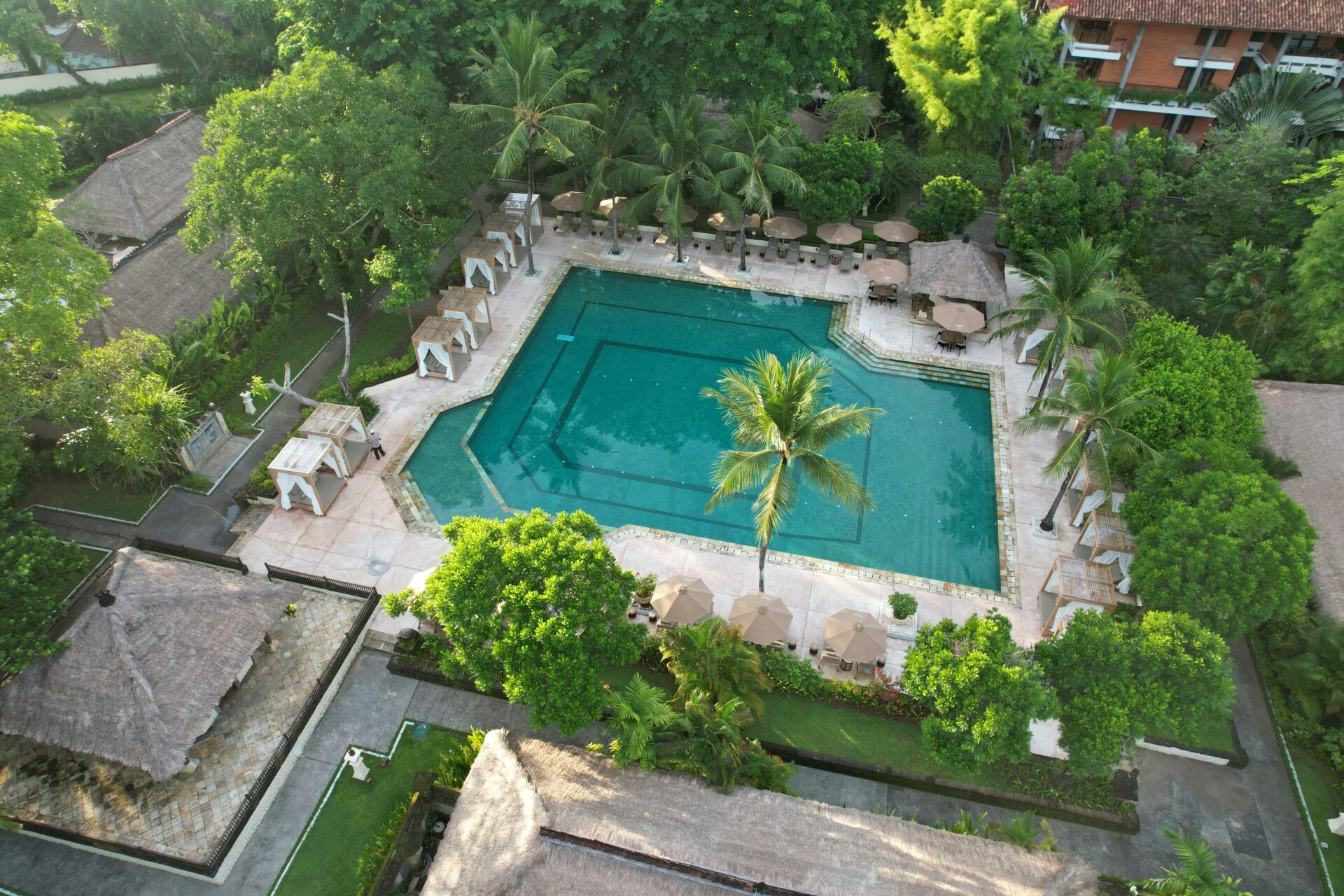 Bali wellness retreat in 2025 surrounded by jungle nature 두 번째 이미지 (요가나 명상 공간)