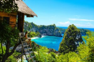 Nusa Penida cliff and turquoise ocean view – 2025 Bali Travel Guide